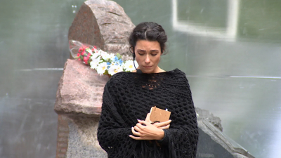 В сквере Ольги Берггольц показали спектакль о музе блокадного Ленинграда