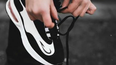 ЗОЖ против COVID-19. В Купчино мужчина решил подкачаться прямо на остановке