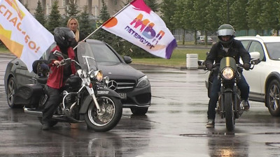 Как байкеры благодарили врачей и волонтеров, работающих с COVID-19