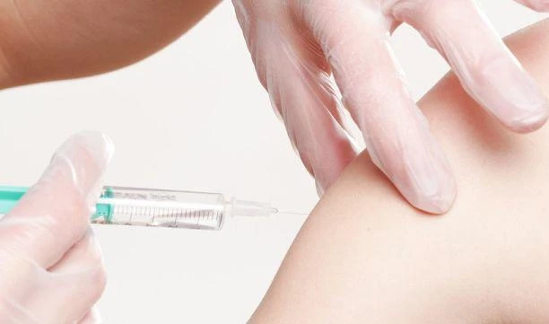 Роспотребнадзор рекомендует россиянам, выезжающим в США, сделать прививку от гриппа - tvspb.ru