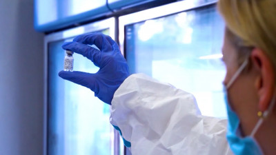 Кабмин выделил более 100 млн рублей на испытания «Спутника V» среди подростков