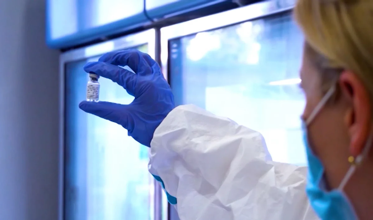 Врачи опровергли популярные мифы о вакцинации против COVID - tvspb.ru