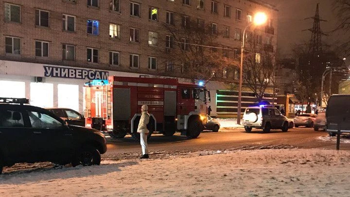 Очевидцы: В магазине на Звездной пьяный мужчина угрожал посетителям пистолетом - tvspb.ru