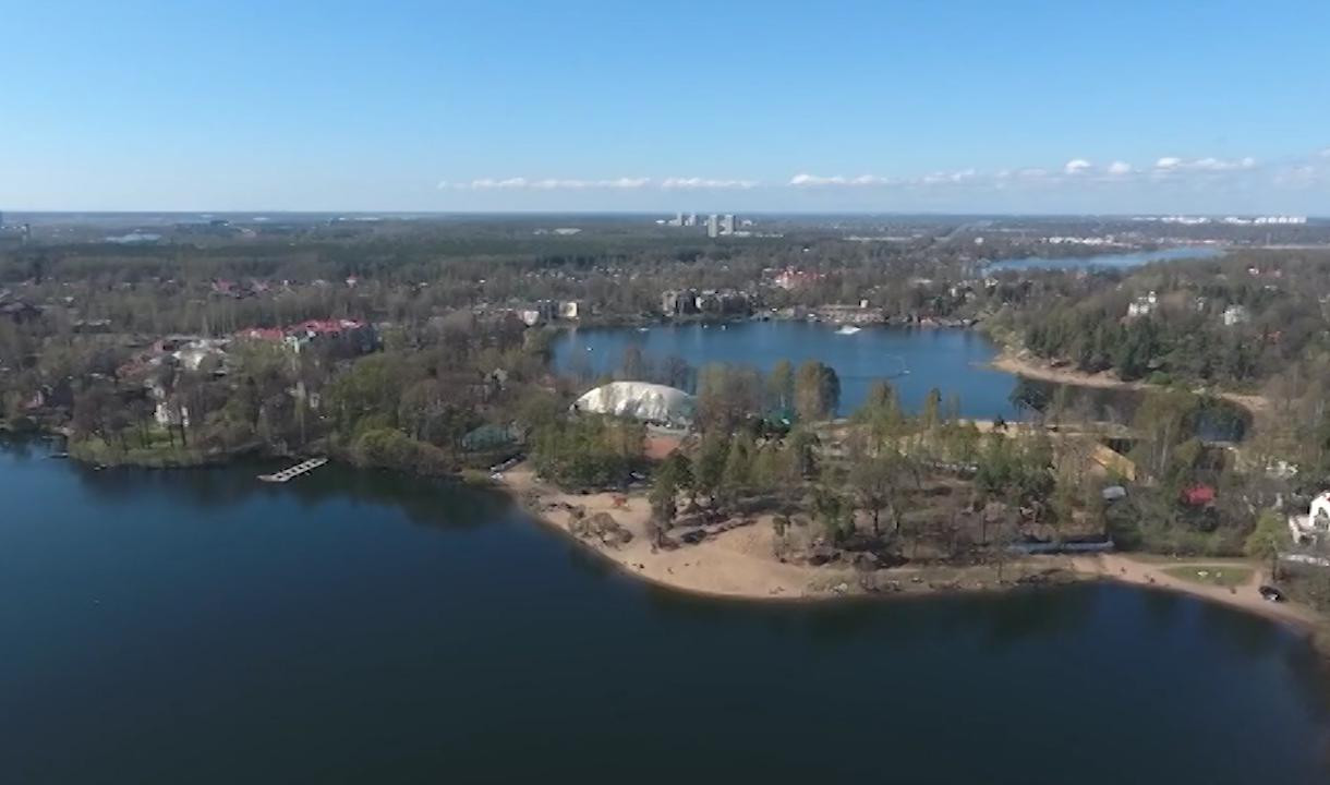 Озеро вопрос. Нижнее Суздальское озеро застройка. Суздальские озёра Санкт-Петербург благоустройство. Суздальские озера благоустройство. Верхнее Суздальское озеро благоустройство.