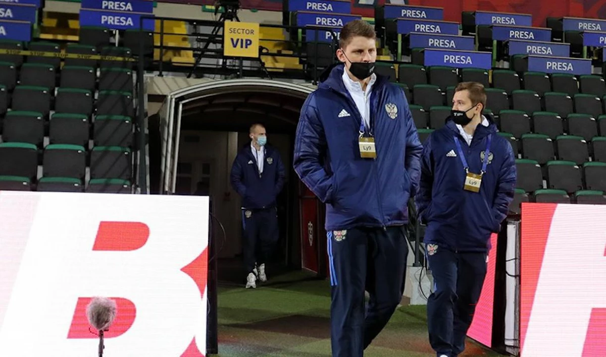 Сборная России назвала стартовый состав на матч с Молдавией - tvspb.ru