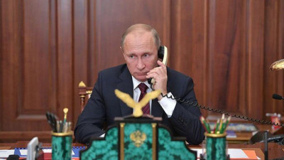 Путин провел телефонный разговор с Порошенко