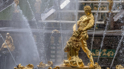 Запуск фонтанов Петергофа отложен на неопределенный срок