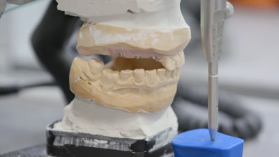 Российские стоматологические клиники могут заменить зарубежное оборудование петербургским