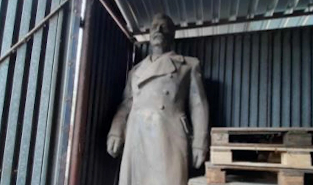 В Чехии на аукцион выставлен трехметровый памятник Сталину - tvspb.ru