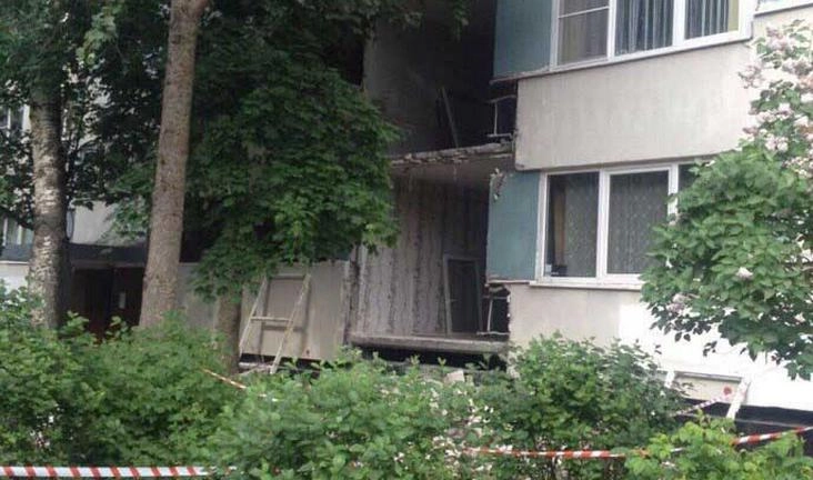 Петербуржцы приняли ремонт стен в доме на улице Демьяна Бедного за обрушение - tvspb.ru