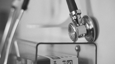 «Случай будет разобран достоверно в Комздраве»: Умерший от COVID петербуржец был полностью привит