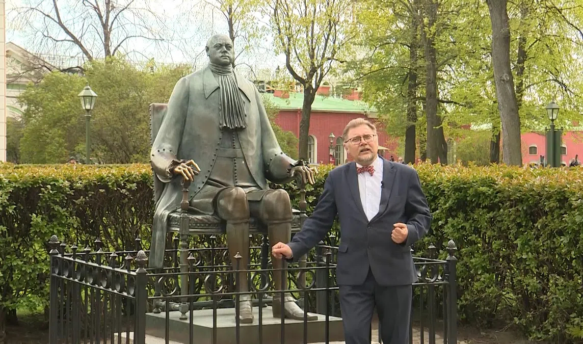 Империя лиц. Памятник Петру первому Шемякина в Петропавловской крепости. Новый памятник Петру великому в Санкт-Петербурге. Шемякин скульптура Петра. Петропавловская крепость медный памятник Петру 1.