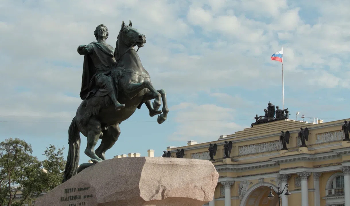 Сампсониевский собор памятник Петру