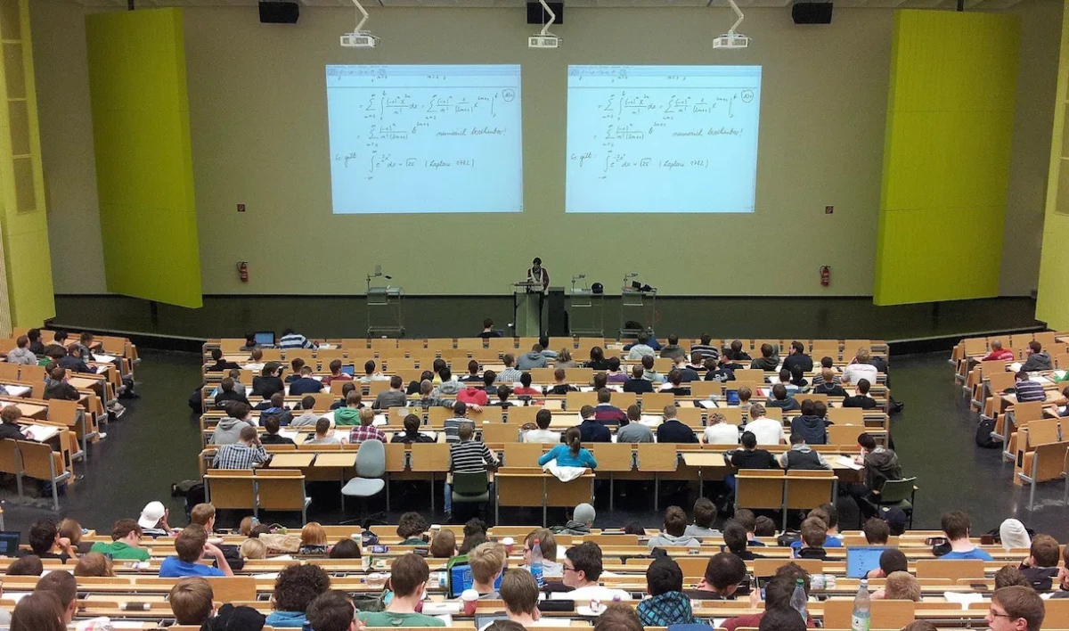 Минобрнауки не требует обязательной вакцинации студентов - tvspb.ru