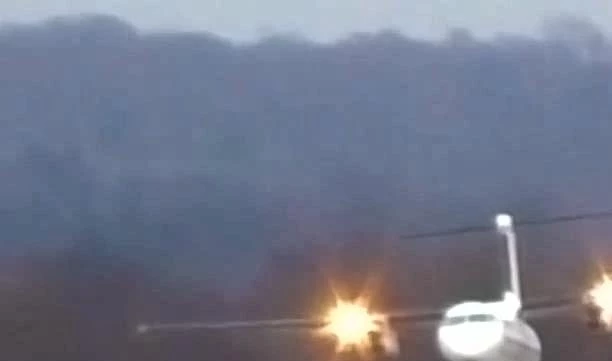 Пилоты немецкой авиакомпании виртуозно посадили самолета во время урагана - tvspb.ru