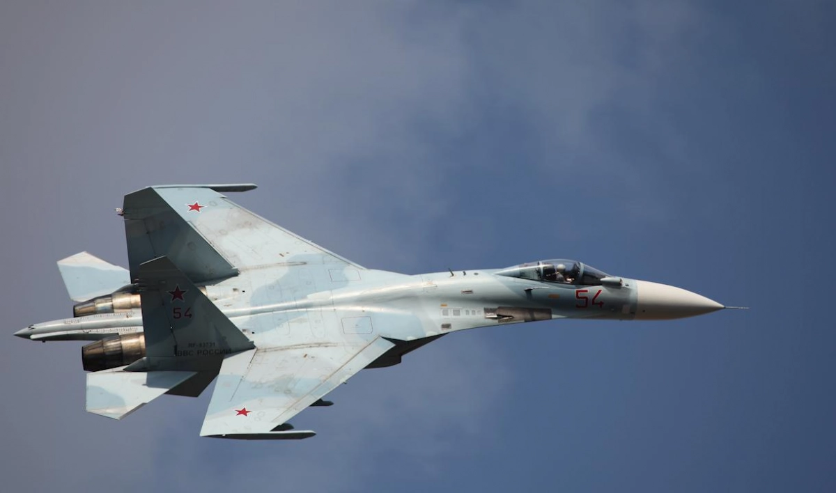 Истребитель Су-27 перехватил самолеты-разведчики США над Черным морем - tvspb.ru