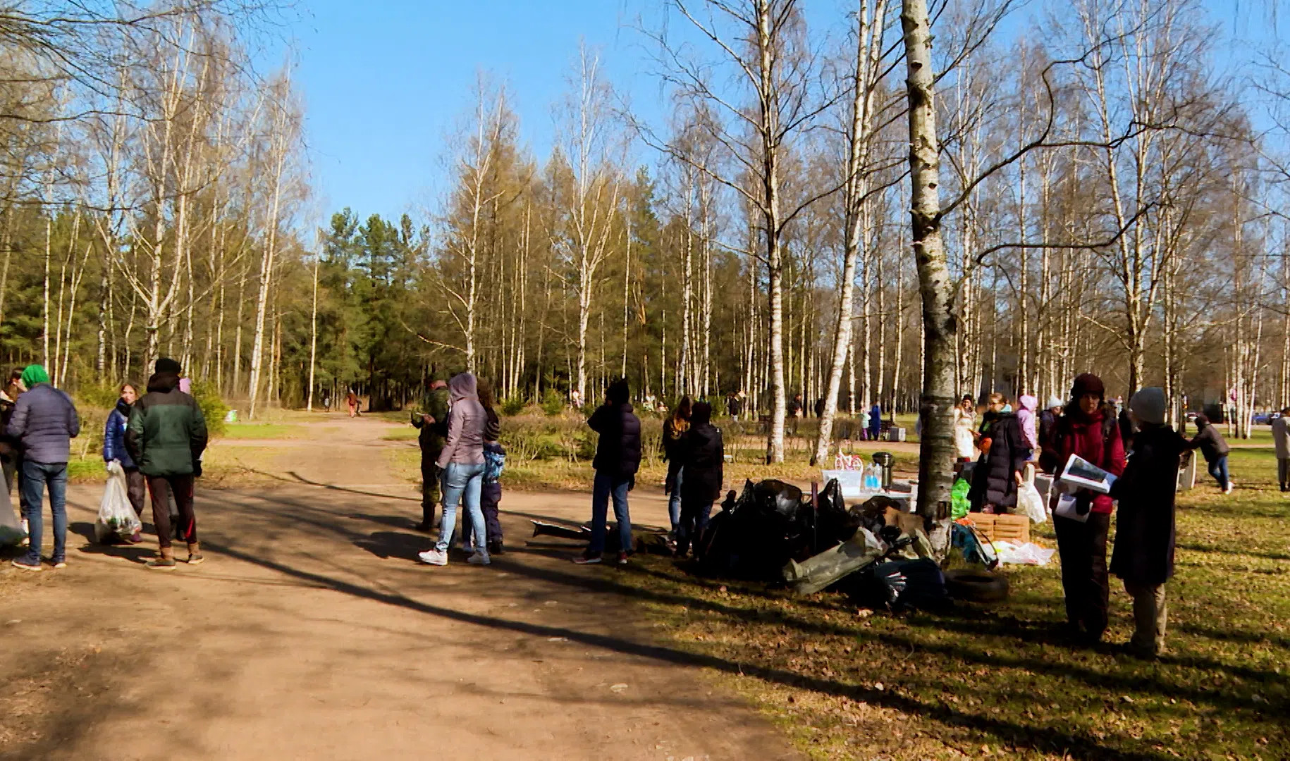 В Пискаревском парке состоялся ежегодный субботник | Телеканал  Санкт-Петербург