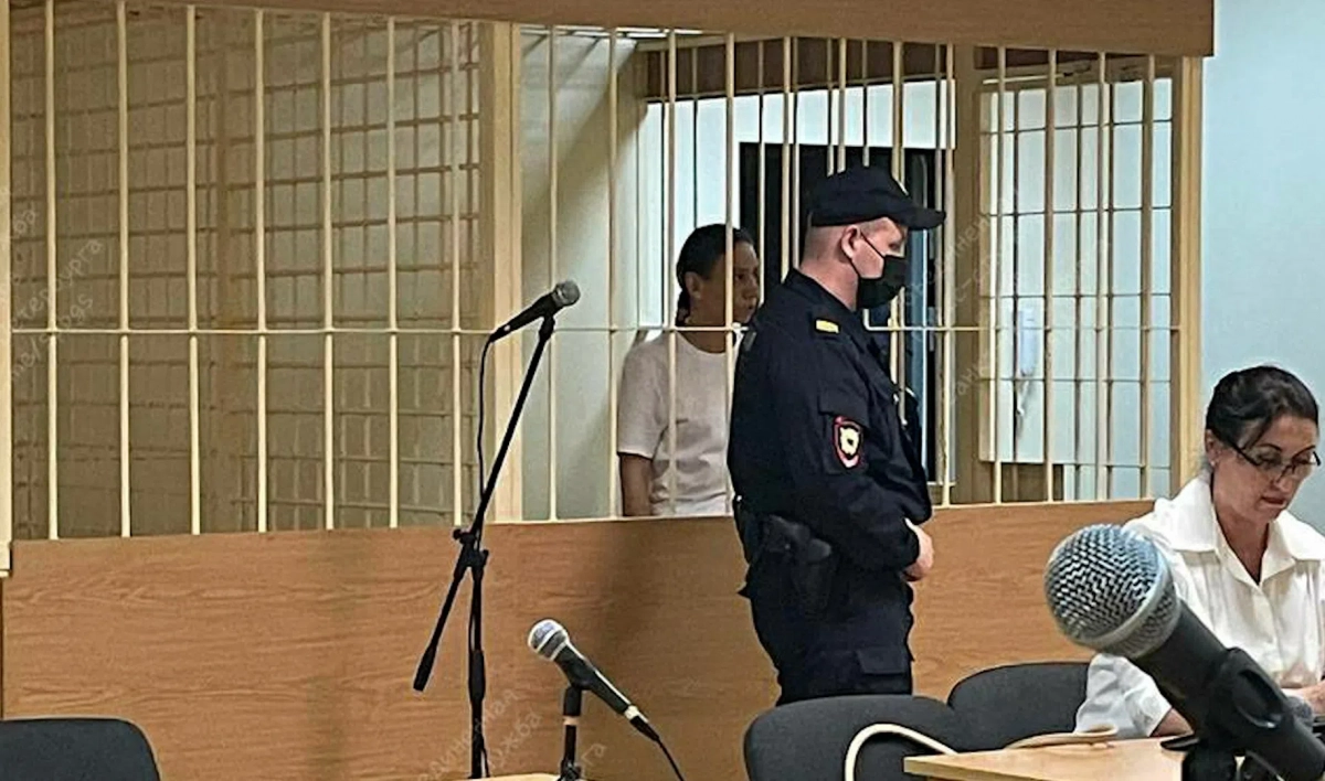 Суд еще на месяц продлил арест вдовы рэпера Картрайта - tvspb.ru