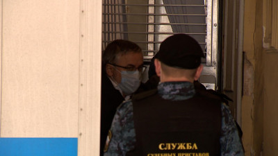 Что известно о деле петербургского врача-нефролога, обвиняемого в убийстве жены