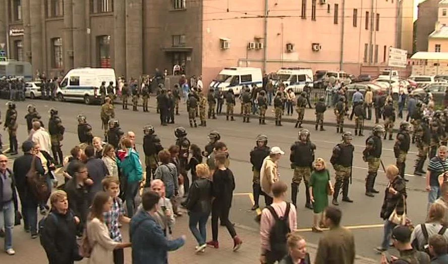 Суды Петербурга рассмотрели 56 дел по задержанным во время несогласованной акции - tvspb.ru