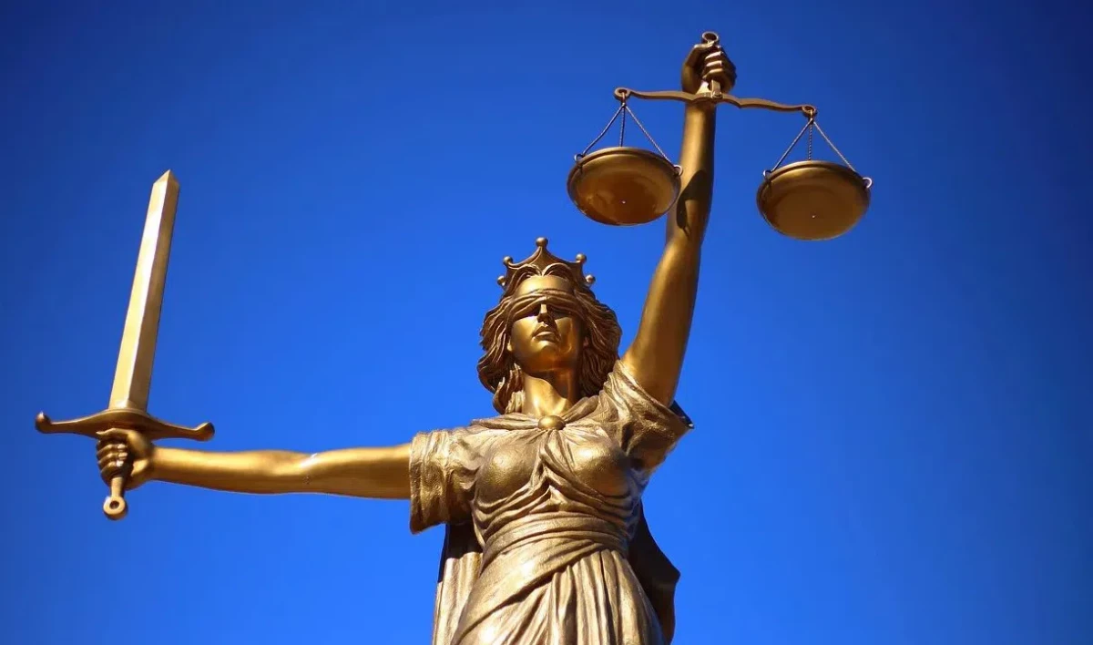 В Петербурге признали запрещенным опубликованное на сайте поэзии тюремное стихотворение - tvspb.ru