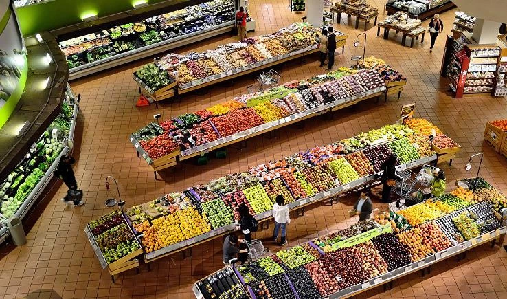 Стало известно, сколько петербуржцы тратили за один поход в магазин в январе - tvspb.ru