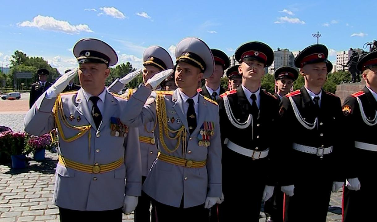 Знаменитые выпускники суворовского училища