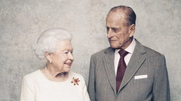 Королева Елизавета II и принц Филипп отмечают 70-летие со дня свадьбы - tvspb.ru