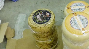 Таможенники задержали 500 кг голландского сыра