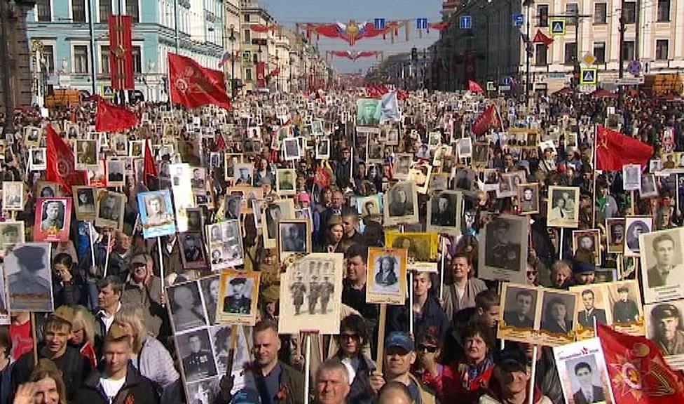 Александр Беглов: В год 80-летия Великой Победы планируем вернуть шествие «Бессмертного полка» по Невскому проспекту - tvspb.ru