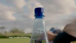 Так же как все: самые популярные флешмобы года