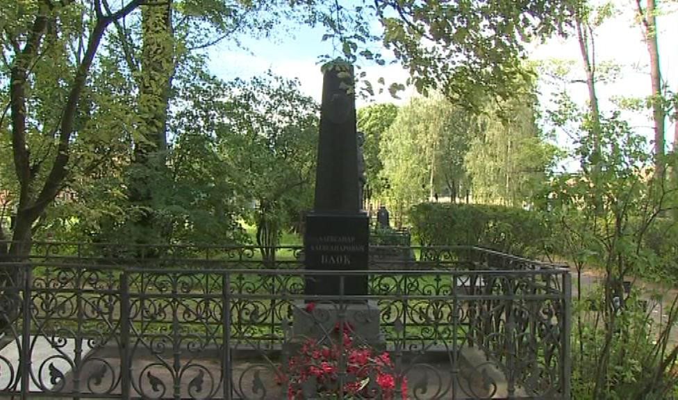 Блок похоронен. Литераторских мостках Волковского кладбища блок. Блок на Смоленском кладбище.