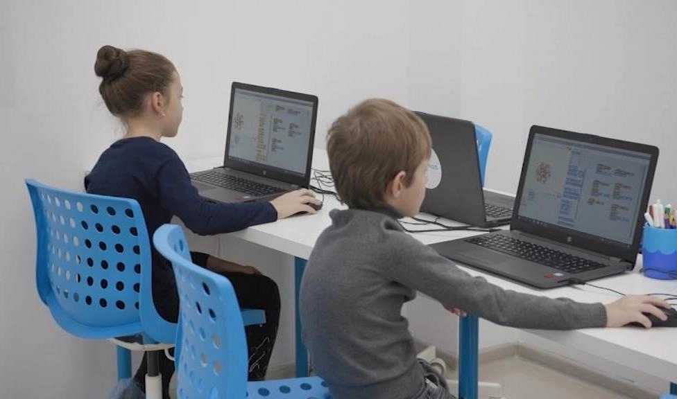 Медведев о ЧП в школах: Нельзя видеть все проблемы только в интернете - tvspb.ru