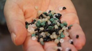 Микро-пластик — невидимый, но опасный враг. Через несколько лет в мировом океане его станет больше, чем рыбы ​​​​​​​