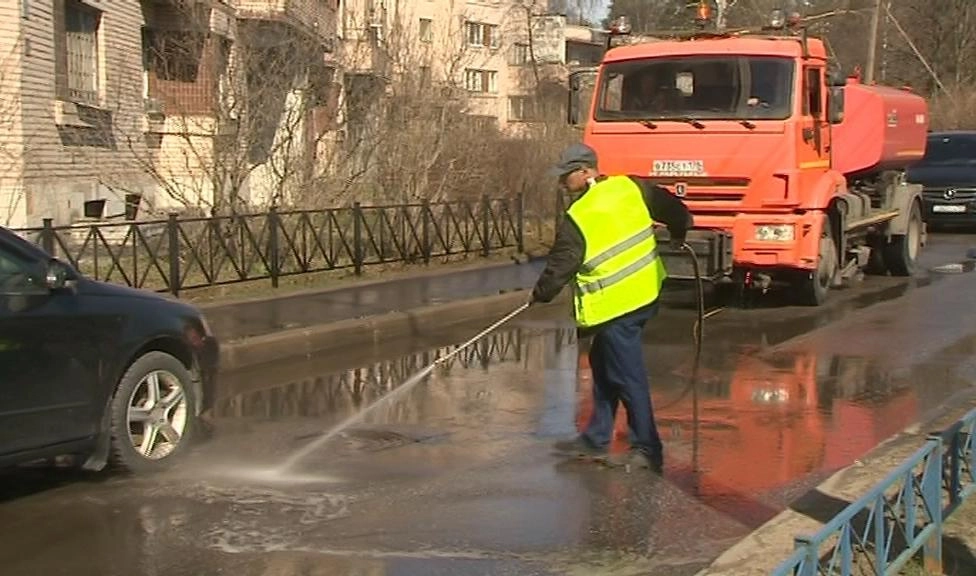 Коммунальные службы Петербурга вымыли больше половины улиц - tvspb.ru