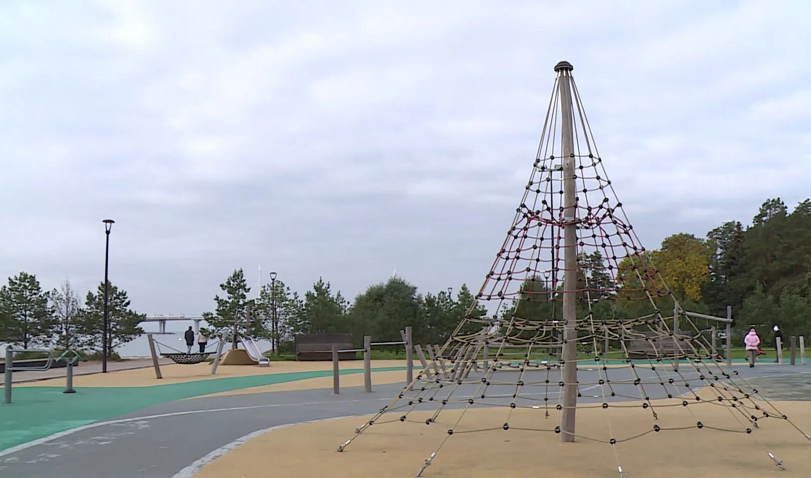 Детские площадки, которые интересны и взрослым. Как меняются зоны отдыха в Петербурге