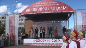 Обереги, музыка и костюмы. Международный фолк-фестиваль познакомил петербуржцев с традициями славянских народов