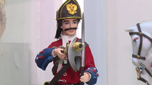 «Забавы питерских мужчин». В Петербургском музее кукол открылась необычная выставка