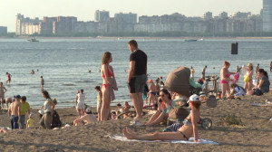 Как починить вьетнамки и уберечь телефон от песка? Лайфхаки для любителей пляжного отдыха