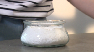 Скрытая соль: чем вреден избыток натрия в организме и как этого избежать