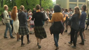 Устоять невозможно: шотландские танцы в Таврическом саду. Как это было