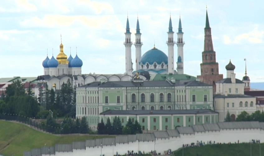 Ветер сдул часовую стрелку с башни казанского кремля - tvspb.ru