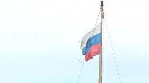 Петербуржцы поздравляют страну с Днём флага
