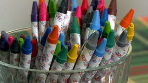 Цветные карандаши как элемент декора. Учимся делать подставки, кашпо и даже свечи