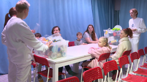 Алюминиевые банки и высокие чувства. Первый recycle-спектакль «Всё склеится»