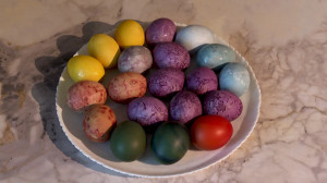 Красим яйца к Пасхе. Как добиться необычных цветов с помощью натуральных продуктов