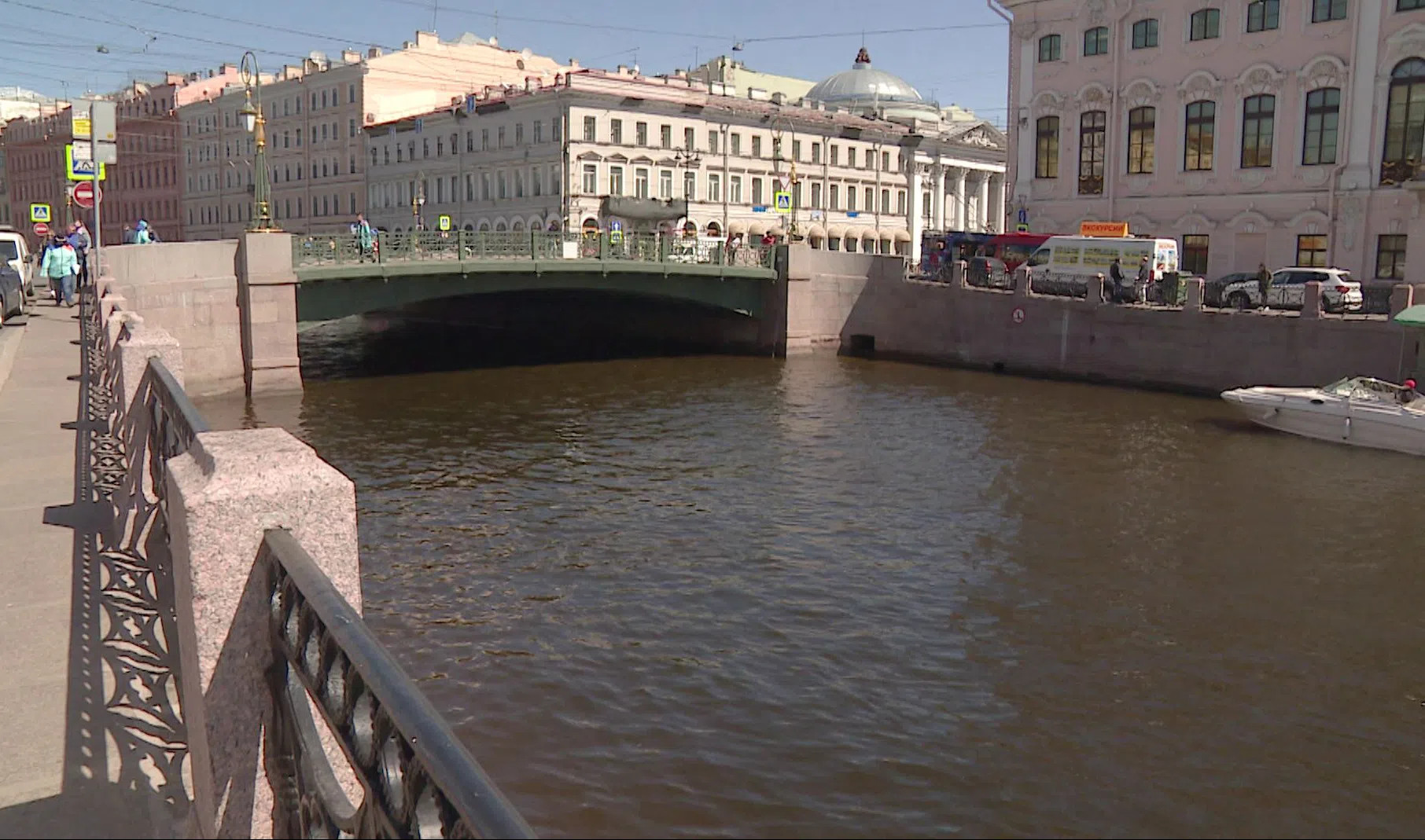 Разноцветные и платные: история первых мостов Петербурга с момента создания города