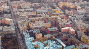 Голова с историей, загрустившая книга и ловец закатов — самые свежие достопримечательности Петербурга