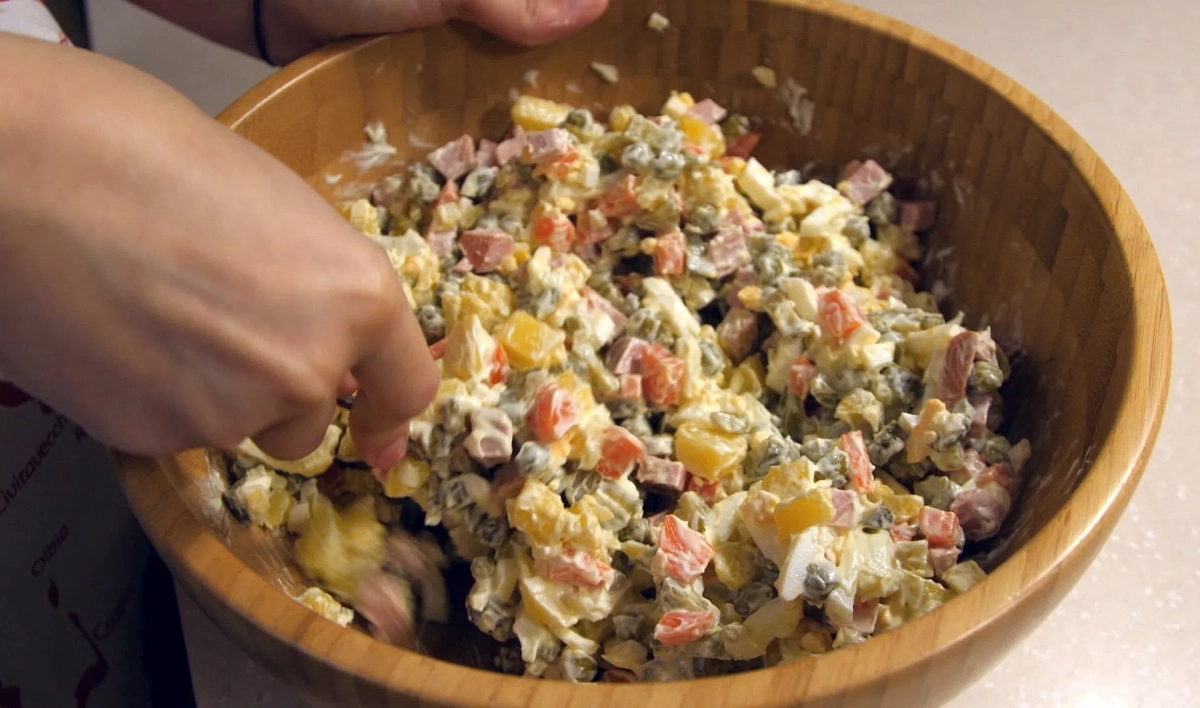 Большинство готовых оливье в петербургских магазинах оказались небезопасными - tvspb.ru