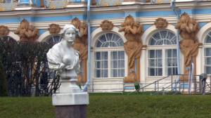 Боги в домике: скульптуры Екатерининского парка Царского села готовят к зиме